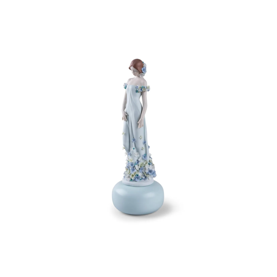 Haute Allure Refined Elegance Woman Figurine. Limited Edition REF: 1009538