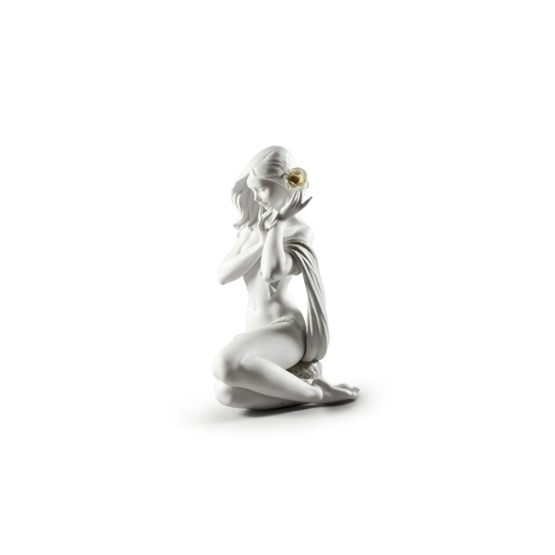 Subtle moonlight Woman Figurine. White. Limited edition REF: 1009332